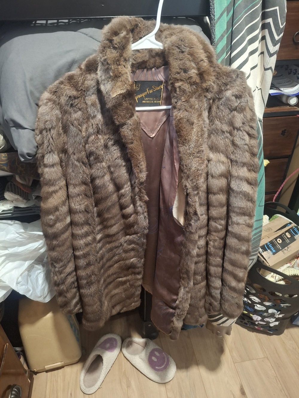 Real Fur Coat Mink Or Muskrat. Cant Find Tag For What Kind It Is